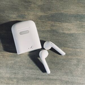 Techiva Wireless Earbuds with Charging Case